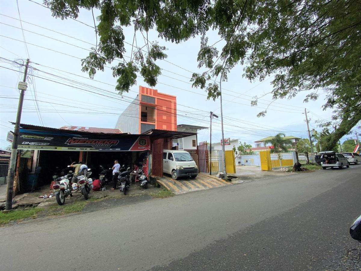 Reddoorz Near Gor Lagaligo Palopo Hotel Exterior photo