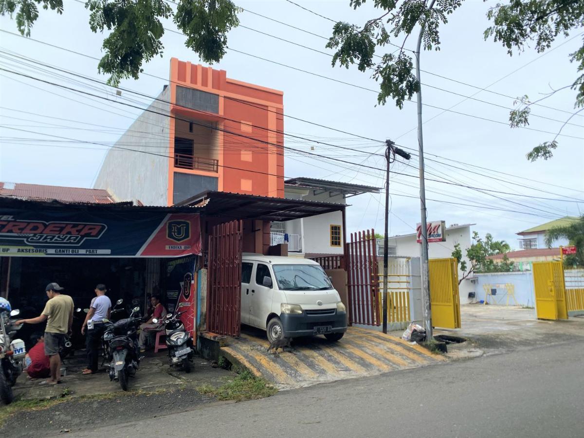 Reddoorz Near Gor Lagaligo Palopo Hotel Exterior photo